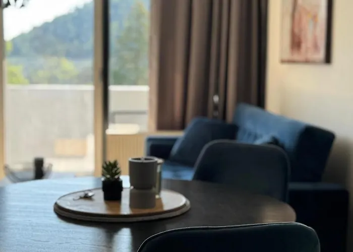 公寓 Schoene Aussicht - Charmante Mit Pool Und Sauna In *